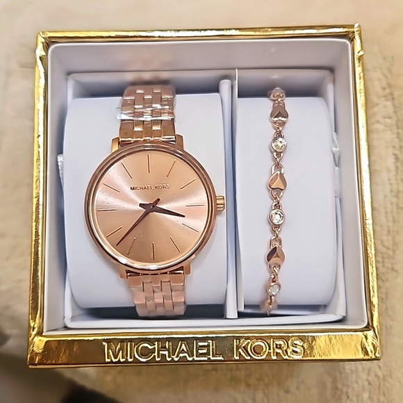 BNWT Michael Kors Mini Pyper Rose Gold Watch & Bracelet